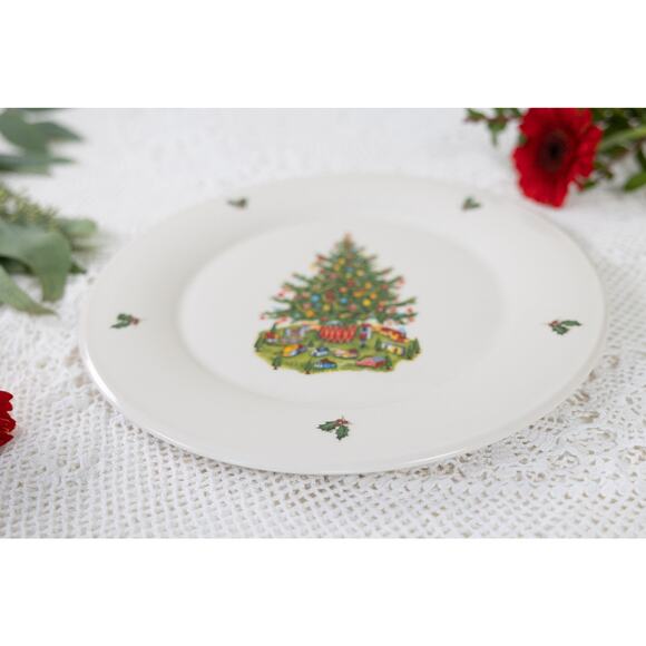 Vintage Swedish Christmas Tree and Holly Design 11" Plate - Picture 4 of 8
